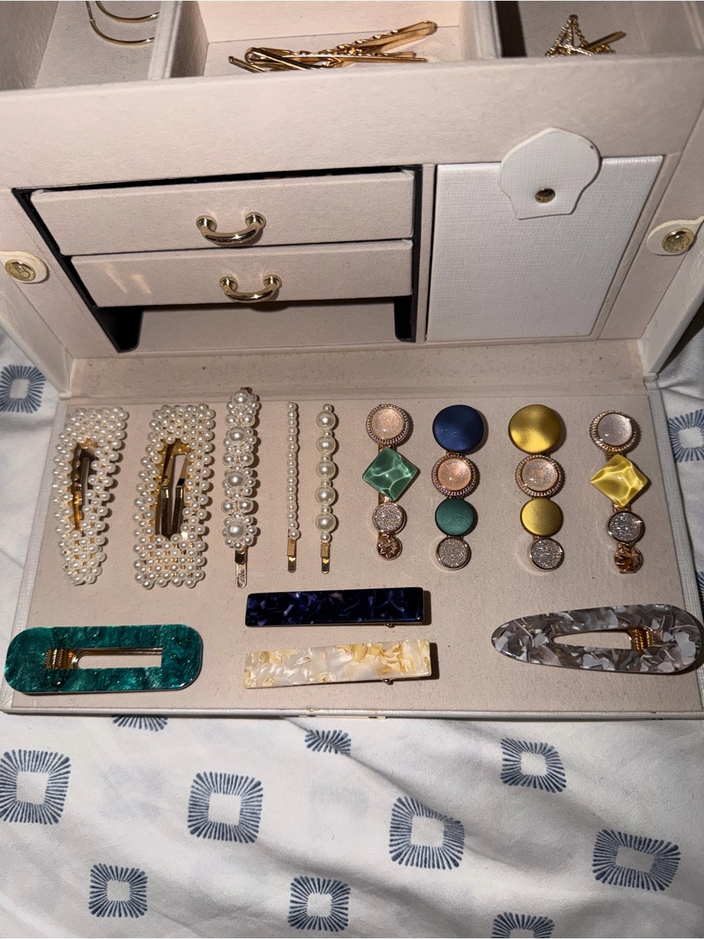 Hair clips assortment 13 pieces